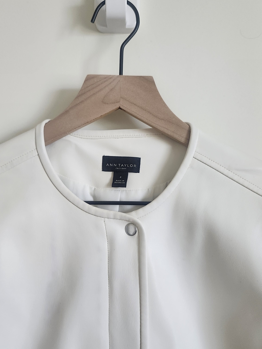 Ann Taylor Cream Collarless Leather Jacket with Silver Zips - Picture 7 of 9